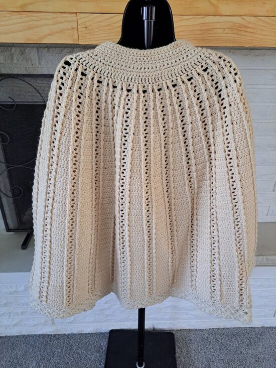 Handmade Cream Crochet Cape With Button Closure Beautiful Cottagecore RARE OS - Picture 5 of 6
